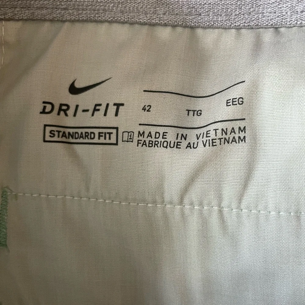 Men's Nike DA4139-316 Golf Shorts, Size UPF 40+, Green, New with Tags